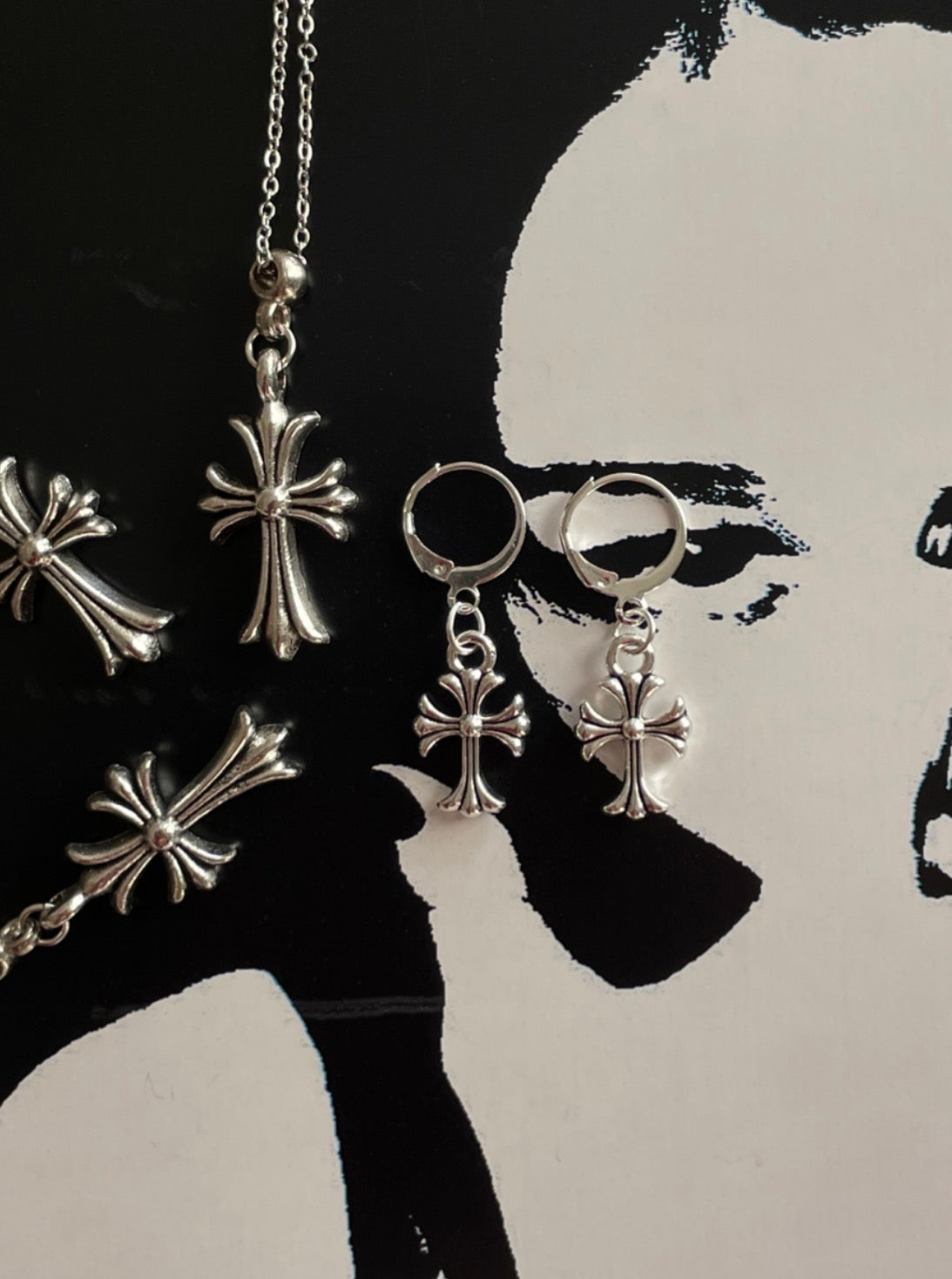 unisex cross chain