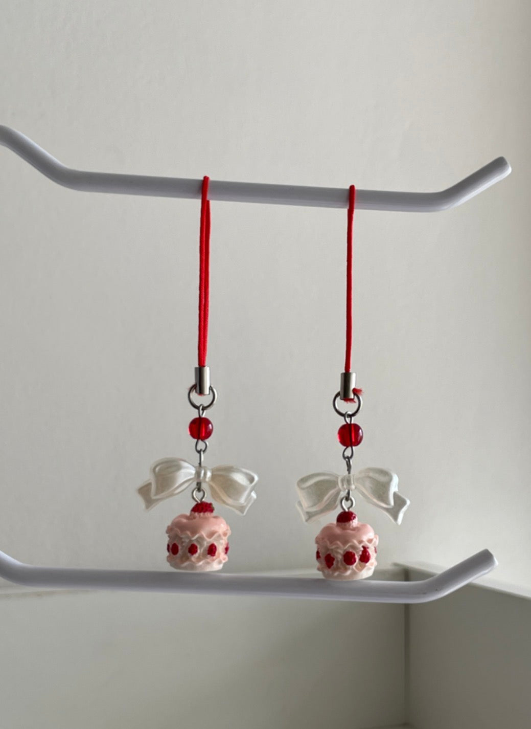 strawberry cake string