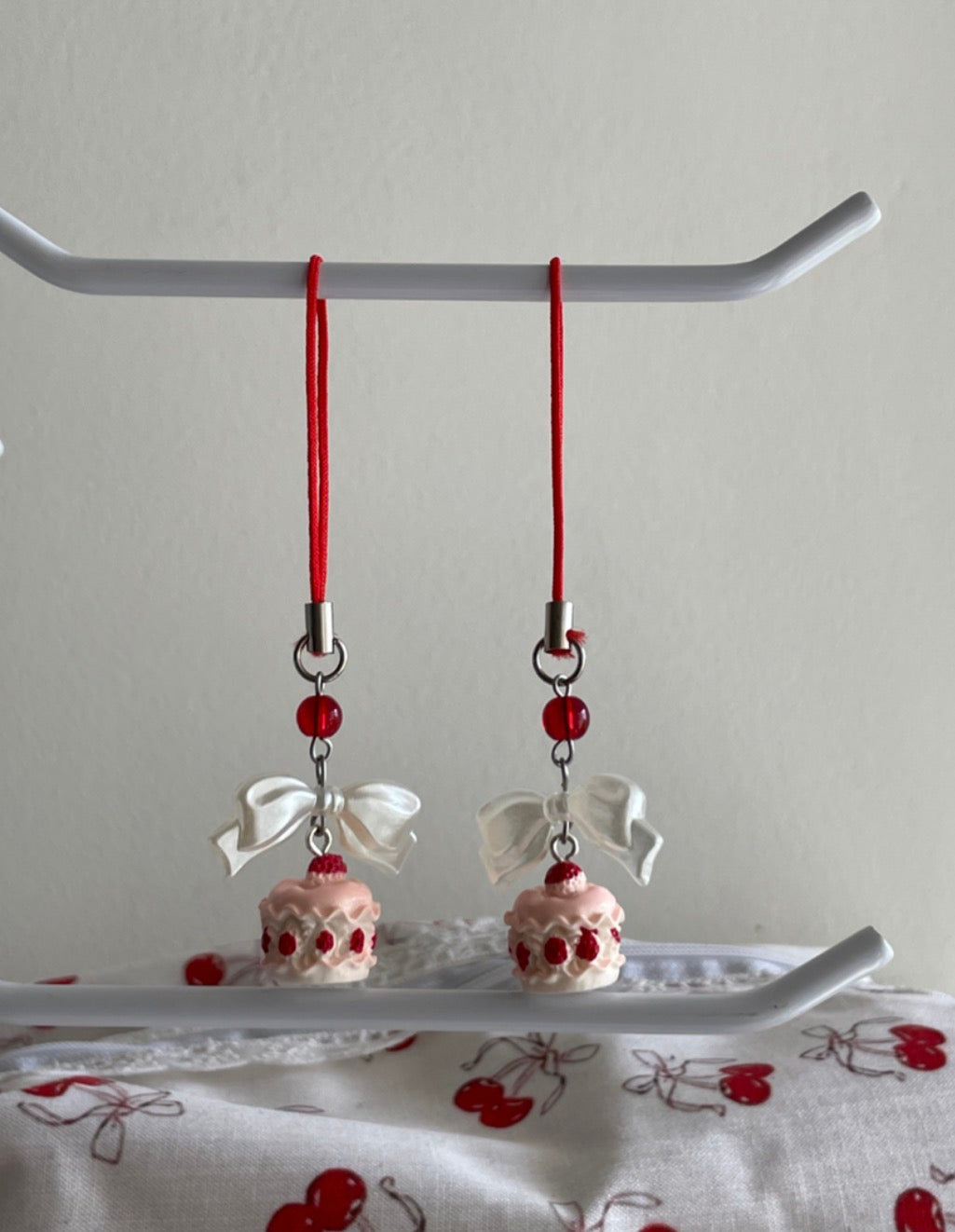 strawberry cake string