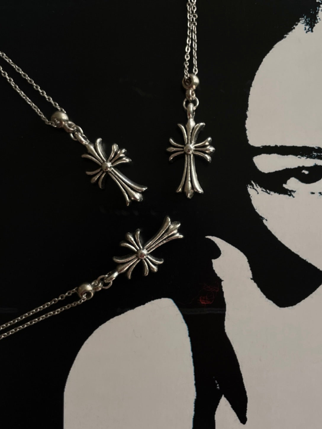 unisex cross chain