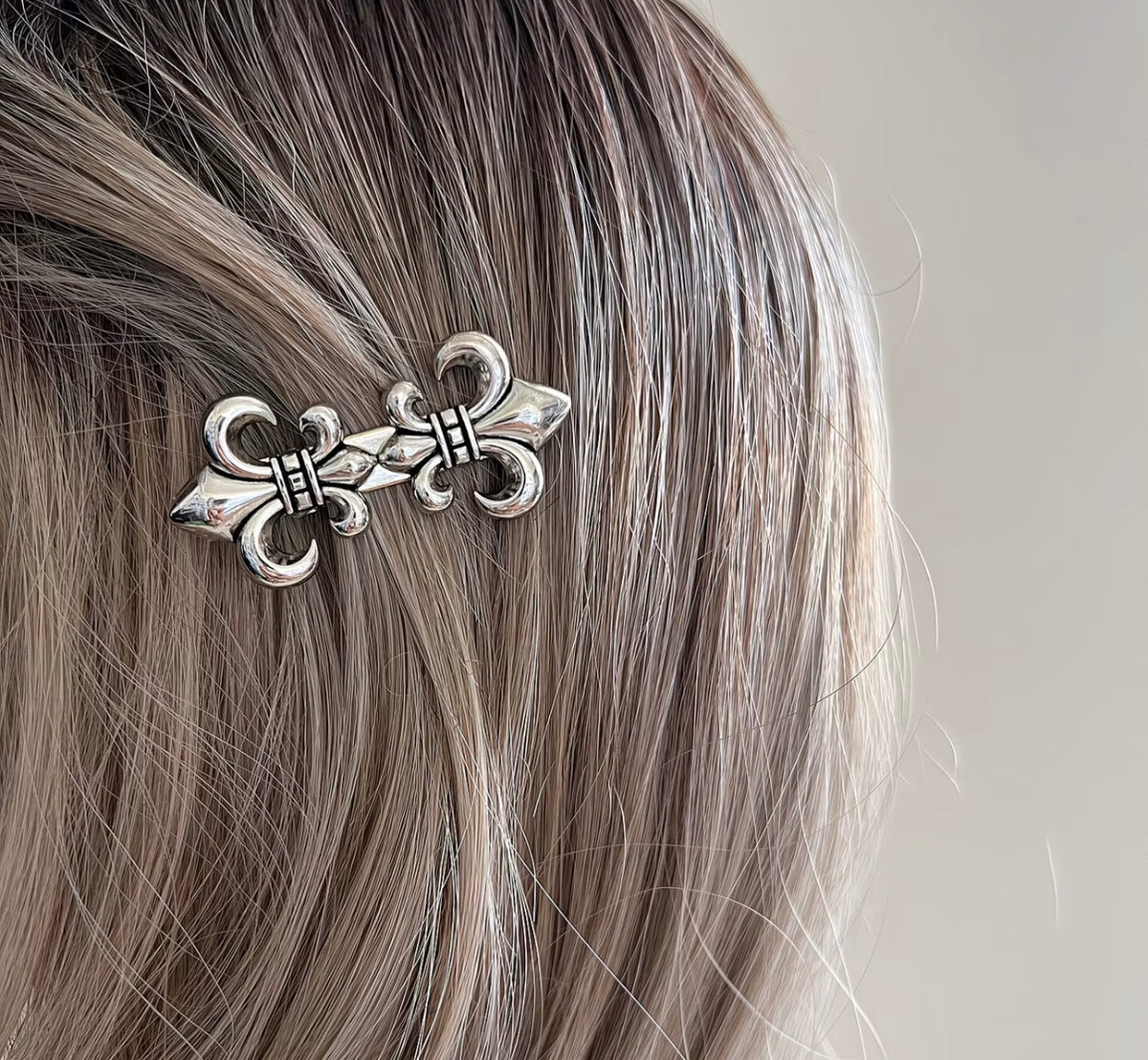 mandarin knot clip pair